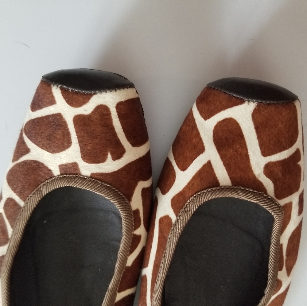 Dollhouse Giraffe Flats
